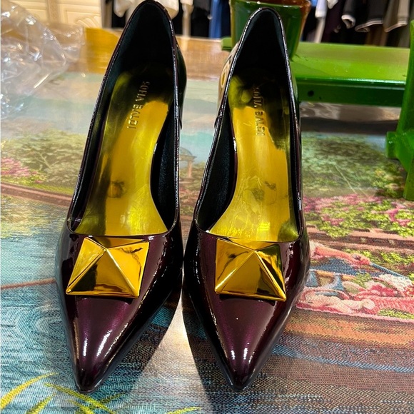 Chic Burgundy Heels with Gold Detail